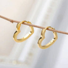 Load image into Gallery viewer, Elia Heart Earrings
