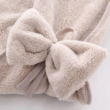 Load image into Gallery viewer, Coral Velvet Bowknot Hand Towels Set
